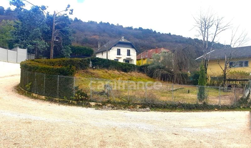 Terrain constructible - 691 m²
