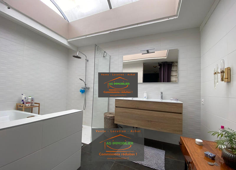 Maison - 341 m² - 9 pièces