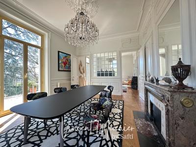 Maison de maîtres - 357 m² - 9 pièces