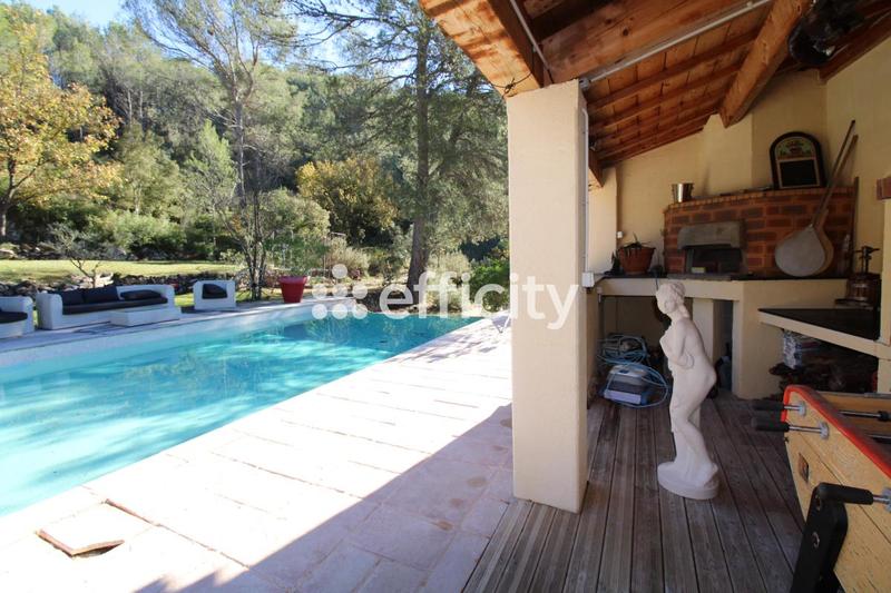 Maison - 238 m² - 8 pièces