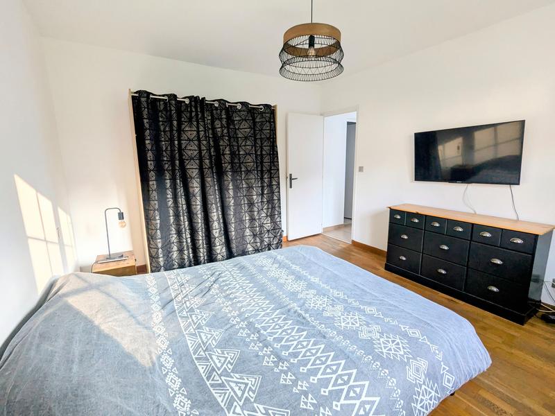 Maison - 170 m² - 9 pièces