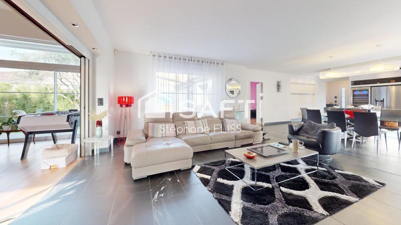 Maison - 252 m² - 6 pièces