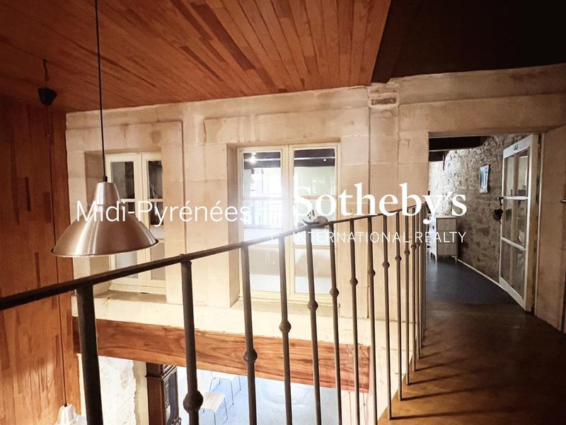 Maison - 377 m² - 12 pièces