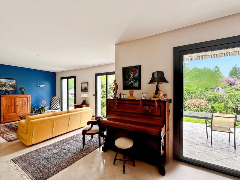 Maison - 180 m² - 7 pièces