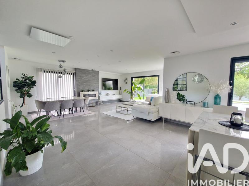 Maison - 188 m² - 9 pièces