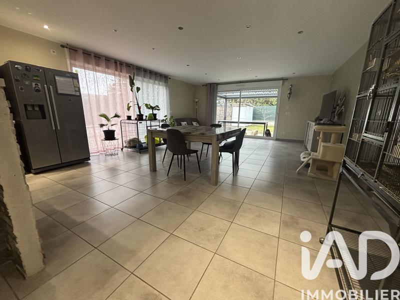 Maison - 220 m² - 8 pièces