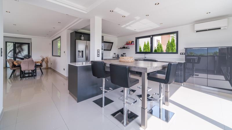 Villa - 204 m² - 8 pièces