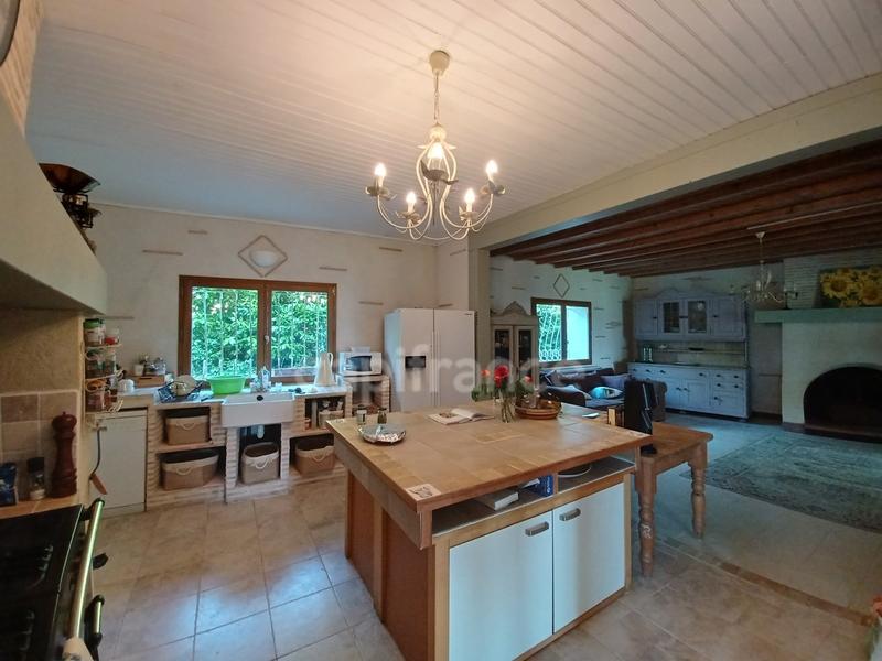 Maison - 370 m² - 11 pièces