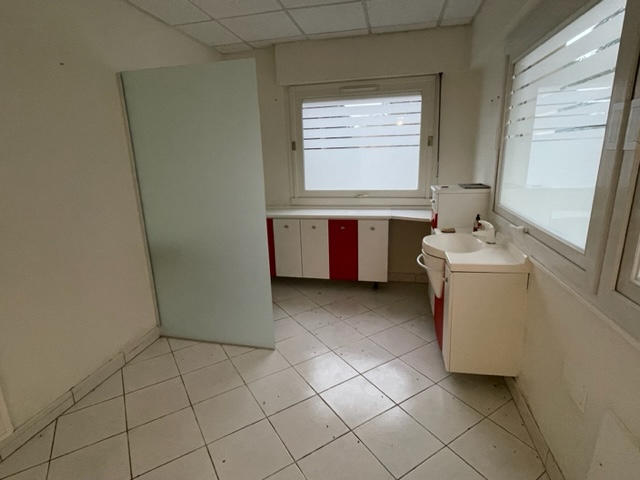 Bureau - 30 m² - 2 pièces