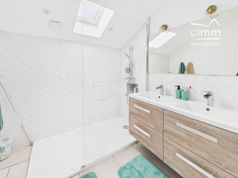 Maison - 206 m² - 5 pièces