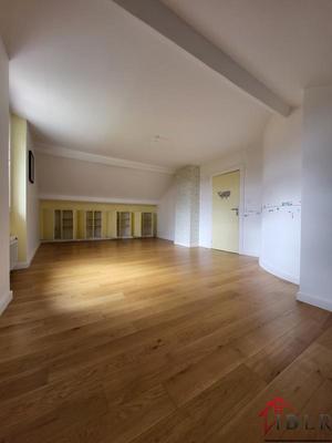 Maison - 234 m² - 8 pièces