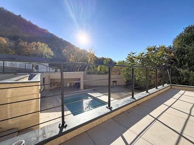 Maison - 195 m² - 6 pièces