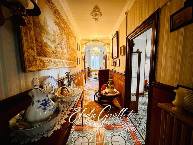 Maison - 313 m² - 12 pièces