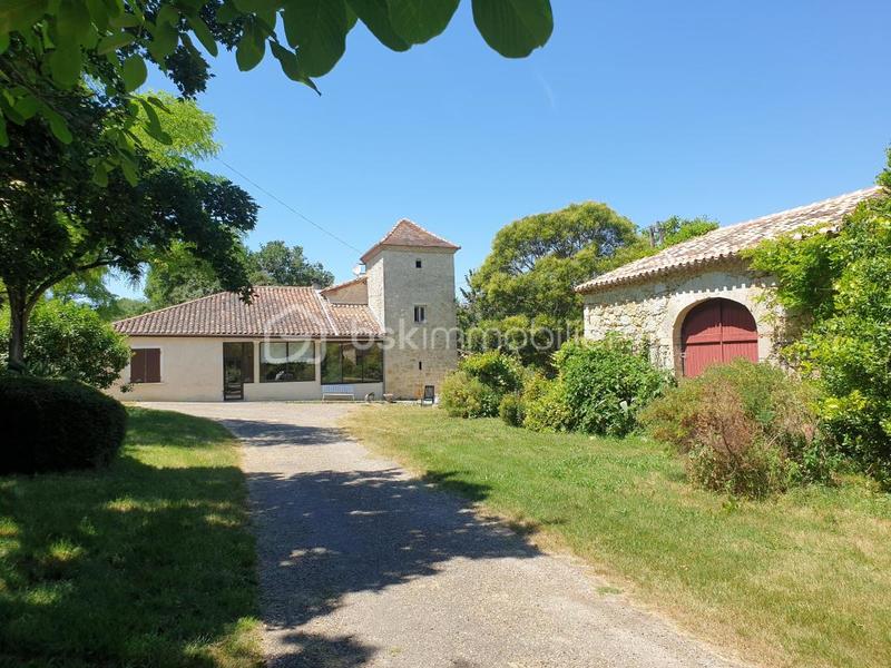 Propriété - 210 m² - 7 pièces