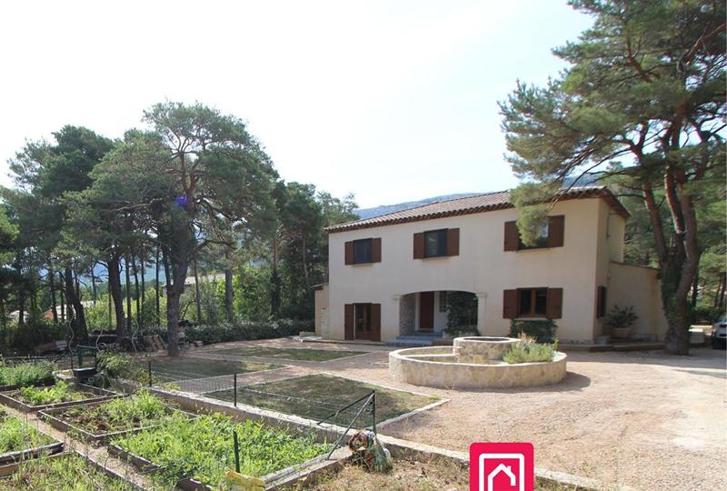 Maison - 200 m² - 6 pièces