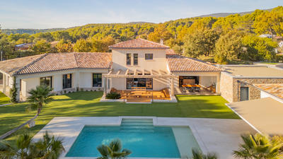 Villa - 231 m² - 6 pièces