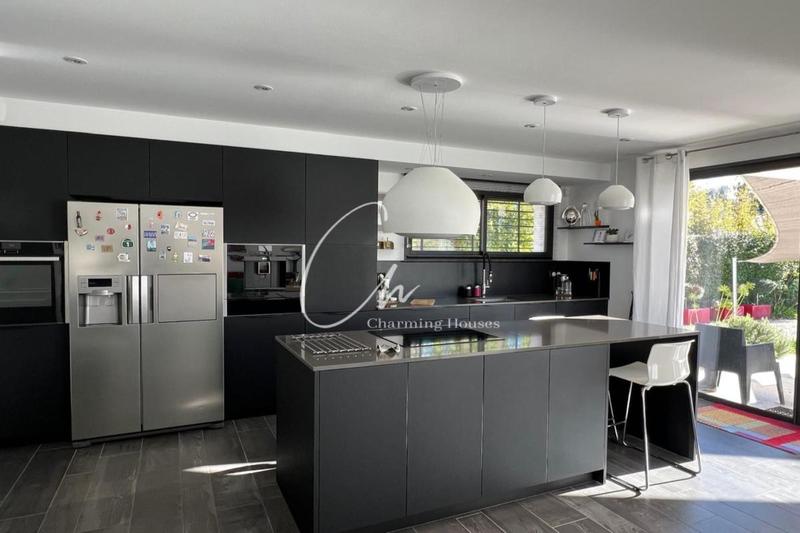 Maison - 180 m² - 5 pièces