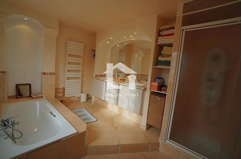 Villa - 227 m² - 7 pièces