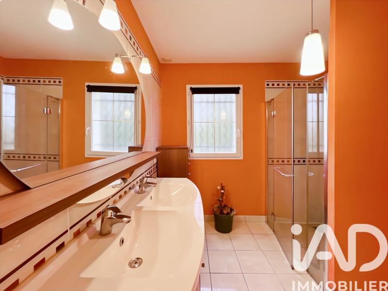 Maison - 239 m² - 8 pièces