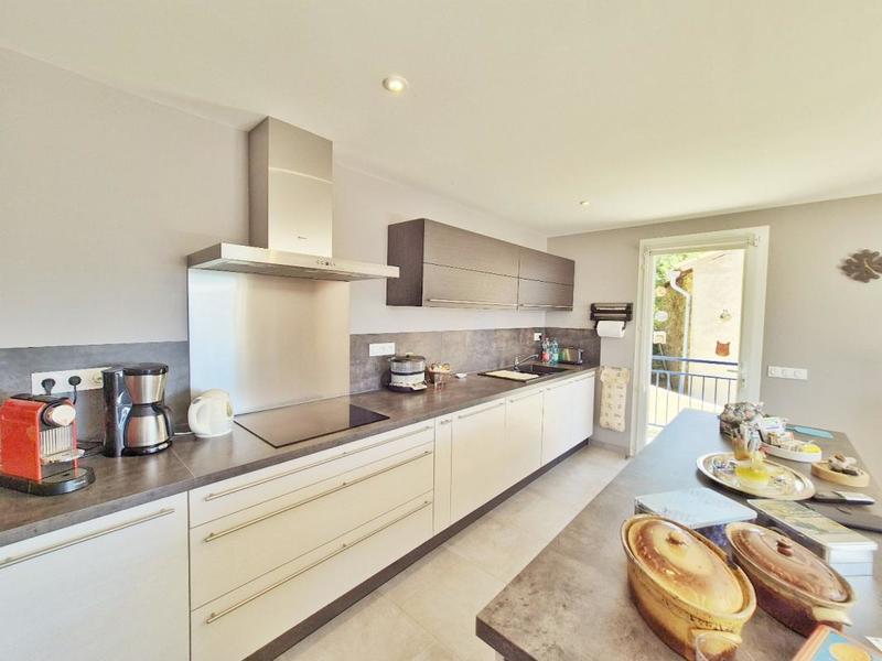 Maison - 200 m² - 6 pièces