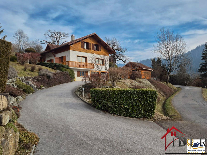 Maison traditionnelle - 168 m² - 5 pièces