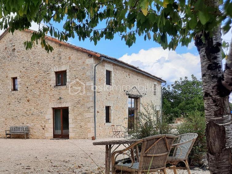 Demeure - 337 m² - 12 pièces