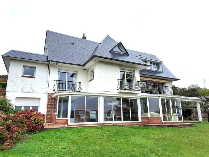 Maison - 185 m² - 7 pièces