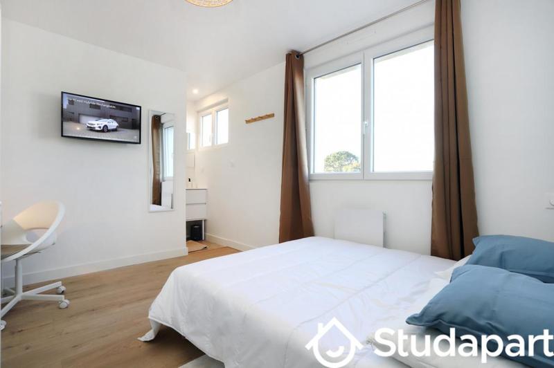 Chambre - 11 m² - 1 pièce