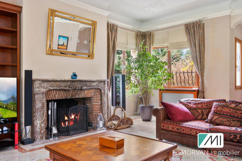 Maison - 365 m² - 12 pièces