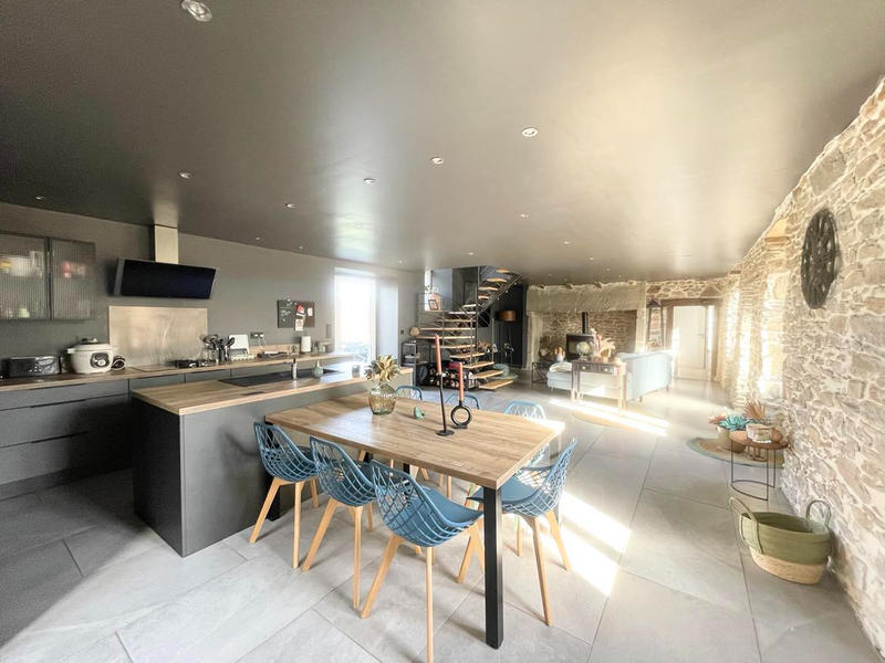 Maison - 206 m² - 6 pièces