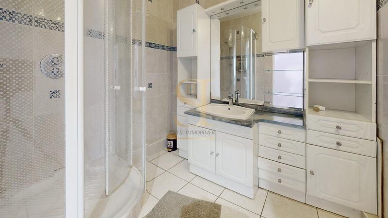 Appartement - 92 m² - 5 pièces