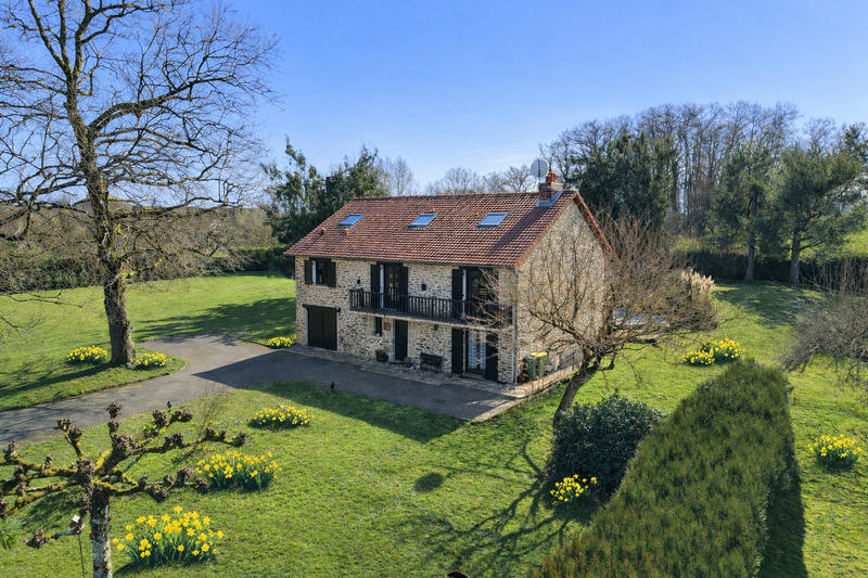 Maison - 196 m² - 7 pièces