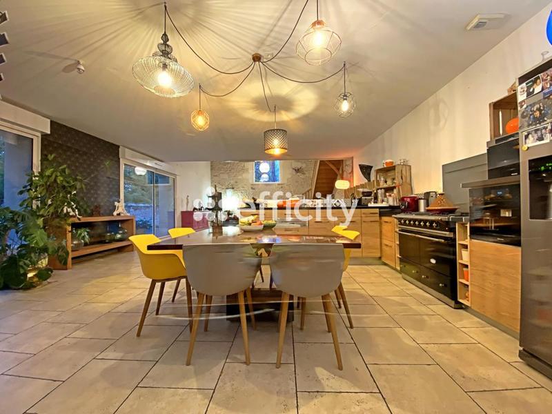 Maison - 174 m² - 8 pièces