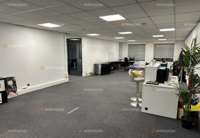 Bureau - 1 600 m²
