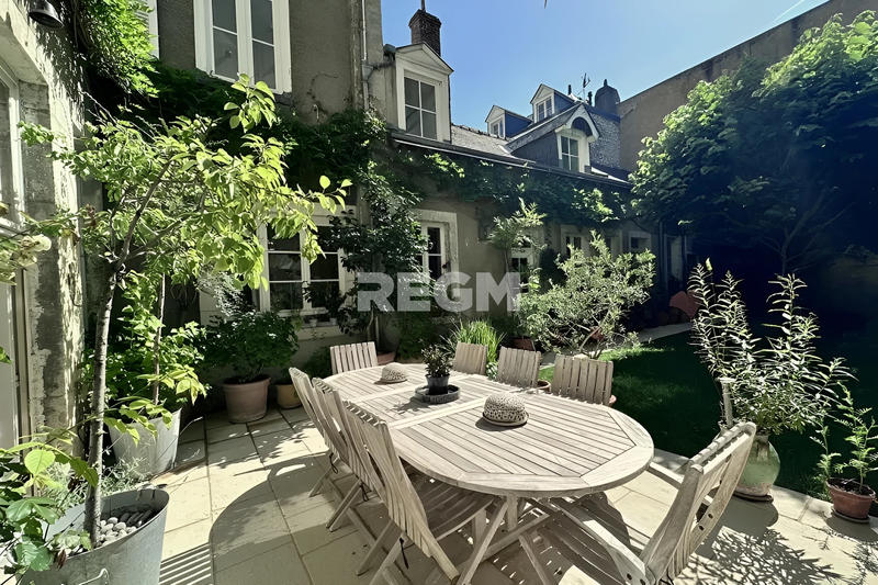 Maison - 290 m² - 11 pièces