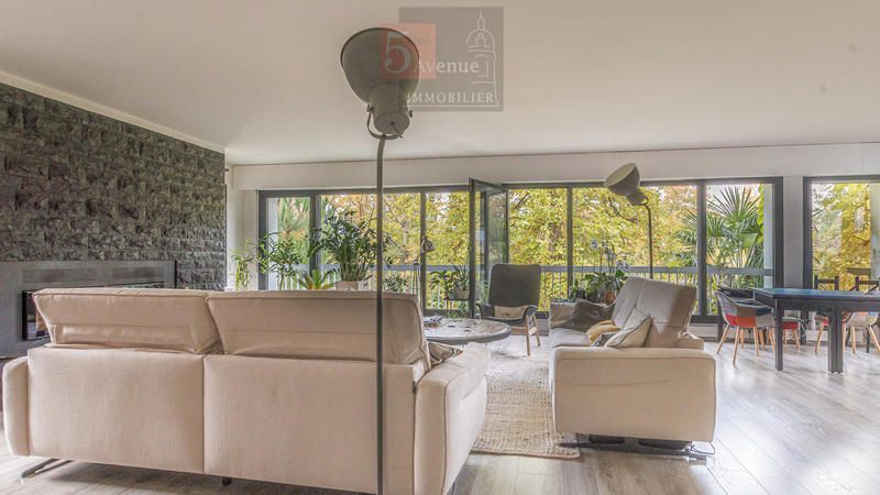 Maison - 300 m² - 8 pièces