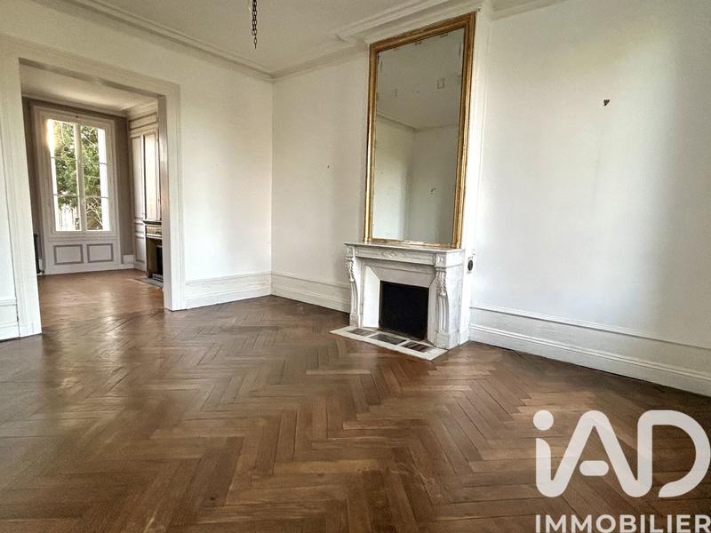 Maison - 245 m² - 10 pièces