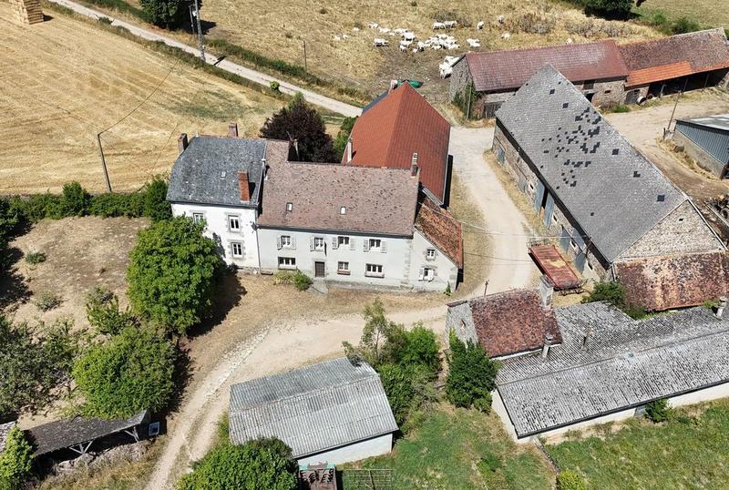 Corps de ferme - 275 m² - 10 pièces