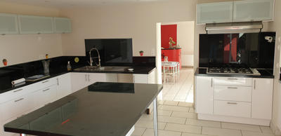 Maison - 250 m² - 7 pièces