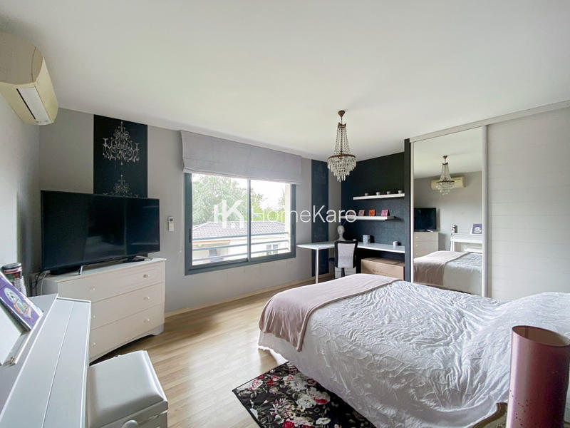 Maison - 180 m² - 7 pièces