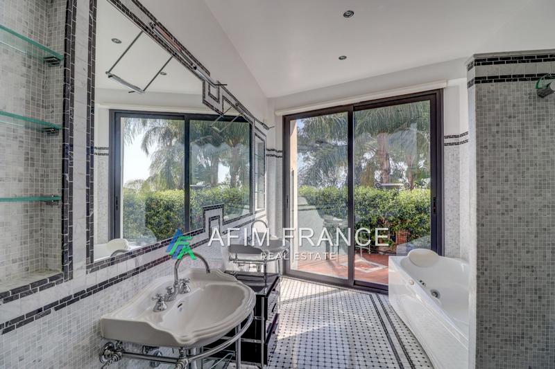 Villa - 360 m² - 7 pièces