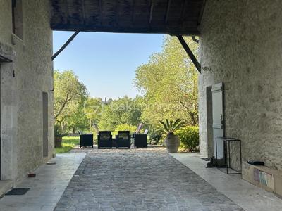 Propriété - 885 m² - 22 pièces