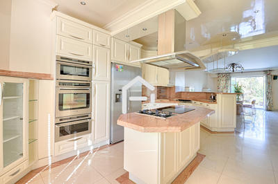 Maison - 450 m² - 10 pièces