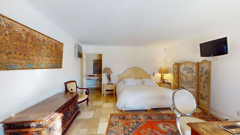 Propriété - 980 m²