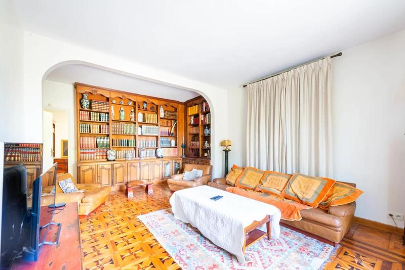 Maison - 400 m² - 8 pièces