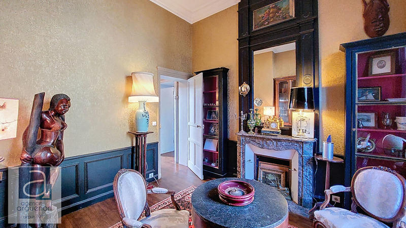 Maison - 327 m² - 11 pièces