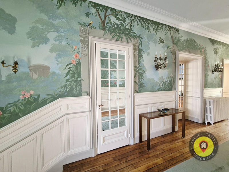 Maison - 484 m² - 11 pièces