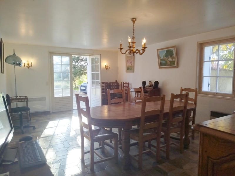 Maison - 3 105 m² - 6 pièces