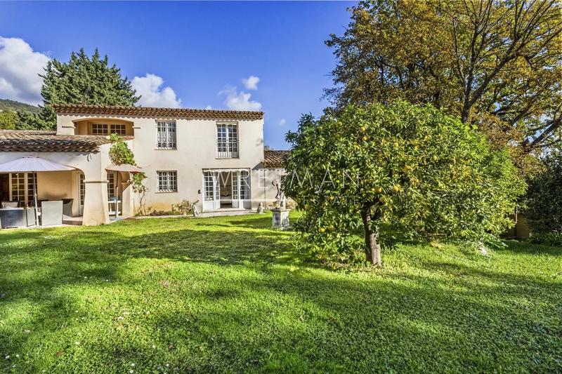 Villa - 252 m² - 5 pièces