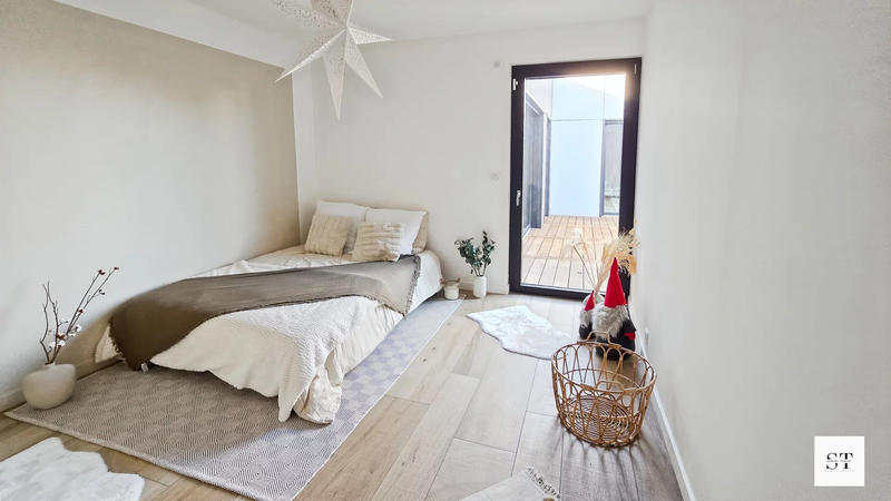 Maison - 216 m² - 8 pièces